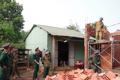 Những căn nhà ấm tình quân dân