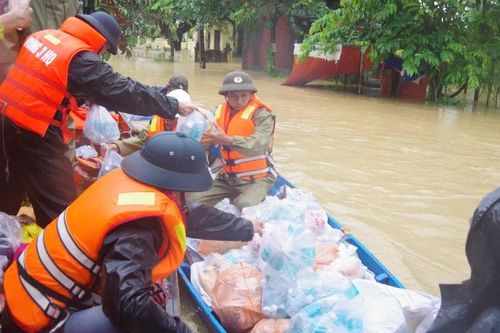 Vùng 3 Hải quân nỗ lực ứng cứu người dân vùng mưa lũ miền Trung