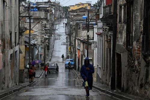 Siêu bão Melissa đổ bộ Cuba với sức gió gần 200 km/h