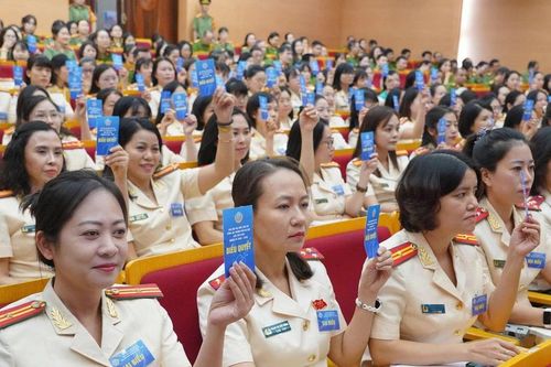 Phụ nữ Công an TP Hà Nội đẩy mạnh ứng dụng công nghệ, chuyển đổi số trong hoạt động công tác