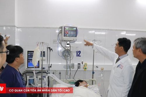 Lãnh đạo TP. Đà Nẵng thăm, động viên gia đình bị nạn trong vụ ngạt khí