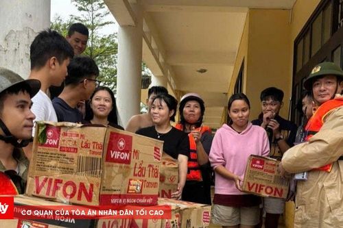 Nỗ lực cứu người giữa lũ dữ: Câu chuyện cảm động về tinh thần trách nhiệm và tình người