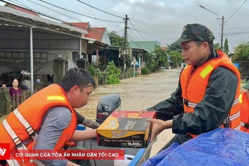 Tình quân dân ấm lòng giữa tâm lũ Duy Nghĩa