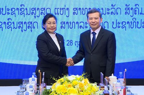 Tòa án Việt - Lào tăng cường hợp tác