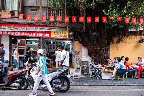 'Thiên đường ẩm thực' quanh Nhà thờ Lớn Hà Nội, níu chân khách từ sáng đến tối