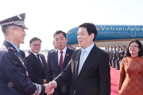 Chủ tịch nước Lương Cường đến Hàn Quốc, bắt đầu tham dự APEC 2025