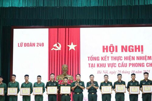 5 triệu lượt người qua sông an toàn bằng cầu phao do đơn vị công binh vận hành