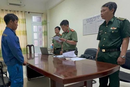 Bị khởi tố vì tổ chức cho người khác xuất cảnh trái phép