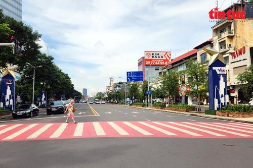 Phân luồng giao thông trung tâm TP Hồ Chí Minh để thực tập chữa cháy tại Saigon Centre