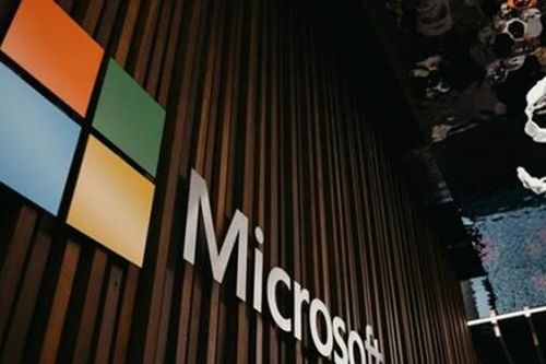 Tại sao Microsoft với nguồn lực vô tận lại kém cỏi về phần cứng đến vậy?