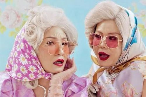 Nghệ sĩ Hồng Đào - Việt Hương hóa nàng thơ sang chảnh khiến ai cũng ngỡ ngàng