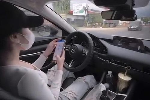 Xác minh clip cô gái thả 2 tay, lướt điện thoại khi lái ô tô