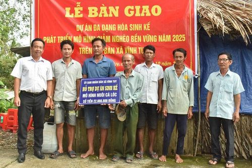 Trao cơ hội thoát nghèo bền vững