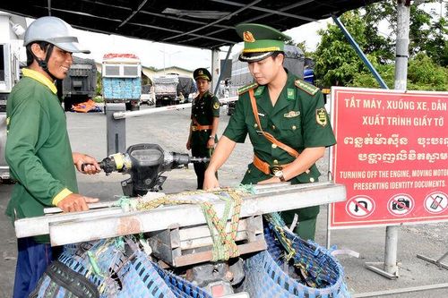 Văn phòng Thường trực Ban Chỉ đạo 389 quốc gia khảo sát công tác phòng, chống buôn lậu tại An Giang