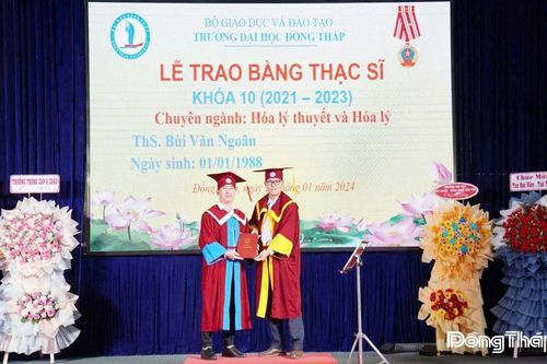 Chuyện về thầy giáo tận tâm với nghề