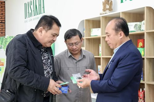 Đoàn công tác Cục Thủy sản - Nguồn lợi Thủy sản Philippines tìm hiểu quy trình sản xuất rong biển tại D&T Khánh Hòa
