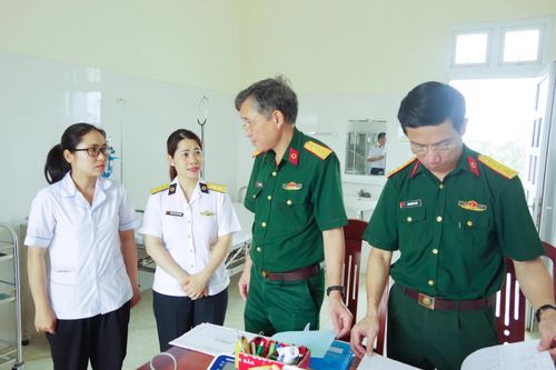 Bộ Quốc phòng kiểm tra tại Lữ đoàn 954