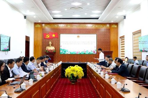 Thứ trưởng Bộ Nông nghiệp và Môi trường Võ Văn Hưng làm việc với UBND tỉnh Lai Châu