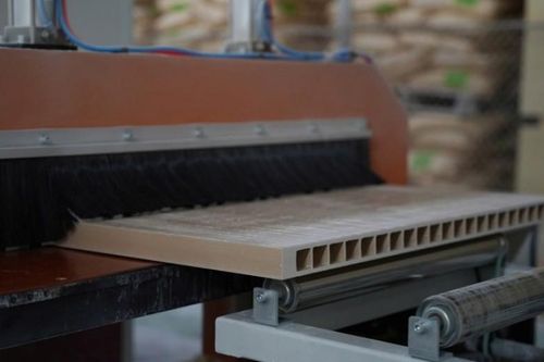 Thí điểm biến rác thải nhựa thành sản phẩm gỗ hữu ích