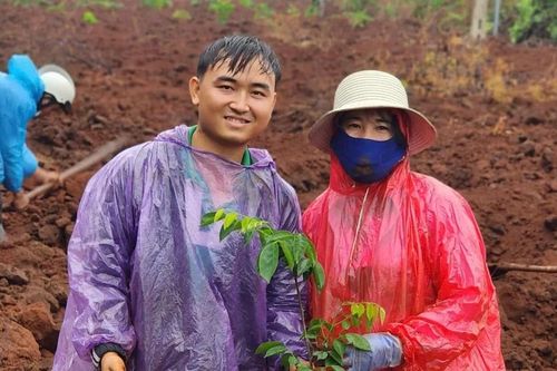 Những đảng viên trẻ tiên phong ở Tây Nguyên - Kỳ 4: 'Dị nhân' vì cộng đồng