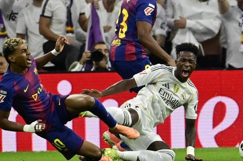 Barca sa sút: Hansi Flick căng thẳng và bài toán Yamal