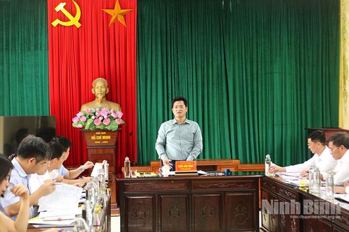 Đồng chí Phó Chủ tịch UBND tỉnh Trần Anh Dũng làm việc với Văn phòng Điều phối nông thôn mới tỉnh