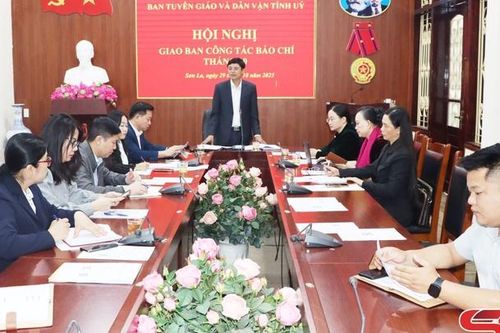 Hội nghị giao ban báo chí tháng 10