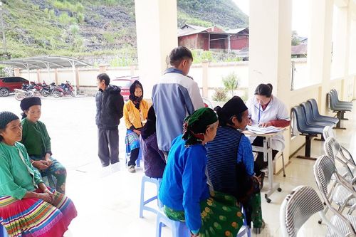 Hơn 1.000 người cao tuổi xã Khâu Vai được khám, cấp thuốc miễn phí