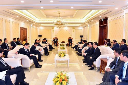 Bí thư Tỉnh ủy Hầu A Lềnh hội kiến song phương với Bí thư Tỉnh ủy Vân Nam Vương Ninh