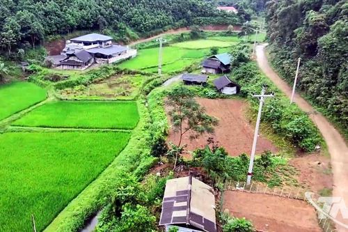 Người dân Khuổi Tạo mong sớm được sử dụng điện lưới quốc gia