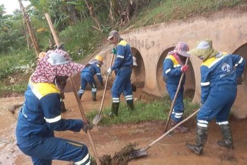 Hà Tĩnh: Những người âm thầm giữ đường thông suốt giữa mùa mưa