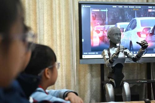 Robot AI bước vào lớp học ở Trung Quốc