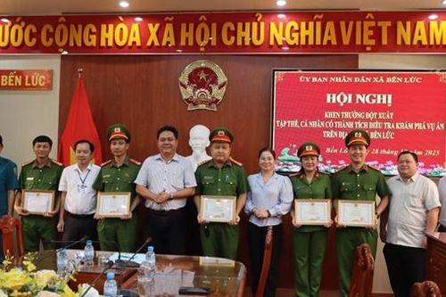 Giấu 2,2 lượng vàng trên mái nhà cũng bị trộm 'xơi'