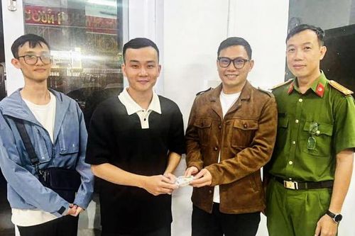 Nhặt được 50 triệu đồng, hai thanh niên trình báo Công an tìm người đánh rơi