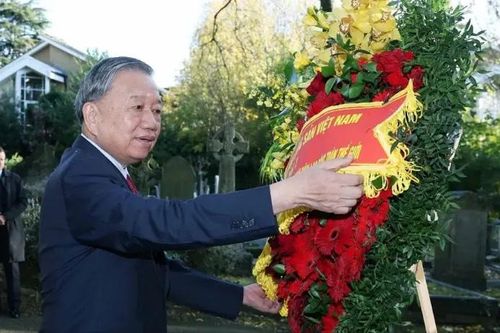 Tổng Bí thư Tô Lâm viếng mộ Karl Marx tại Anh