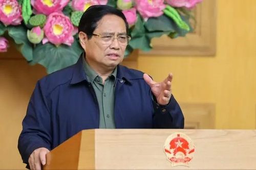 Phải tiếp tế cho người dân bị cô lập do mưa lũ