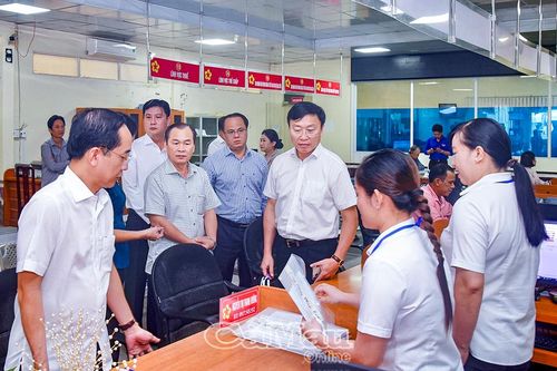 Phó Chủ nhiệm UBKT Trung ương Lê Văn Thành làm việc với Ban Thường vụ Đảng ủy phường Bạc Liêu