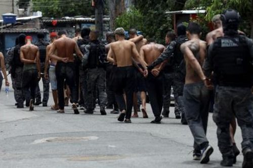 Cuộc đột kích vào băng đảng ở Rio de Janeiro khiến 64 người thiệt mạng