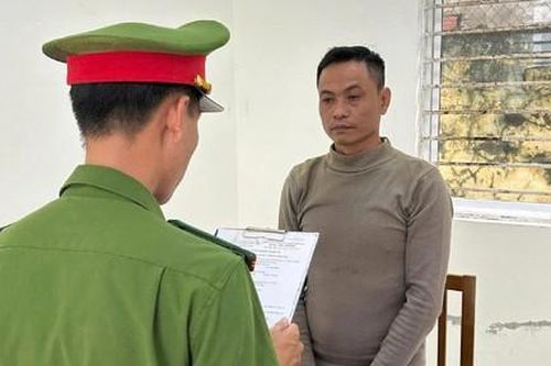 Bắt giam kẻ dùng ảnh 'nóng' đe dọa, tống tiền người tình 100 triệu đồng