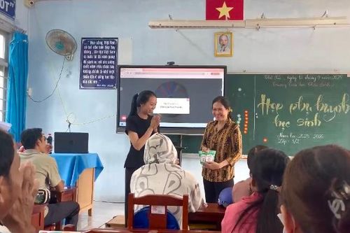 Buổi họp phụ huynh gây bão của cô giáo Gen Z, dân mạng rần rần khen sáng tạo