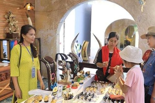 Làng nghề Hà Nội cần 'cú huých' hạ tầng để cất cánh du lịch