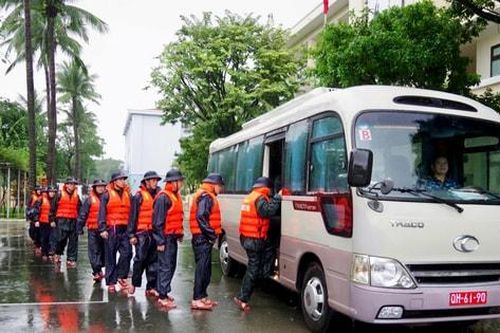 Vùng 3 Hải quân, Quân khu 5 giúp nhân dân miền Trung khắc phục hậu quả mưa, lũ