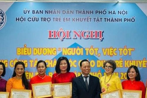 Biểu dương cán bộ, giáo viên có thành tích xuất sắc trong chăm sóc, giáo dục trẻ em khuyết tật