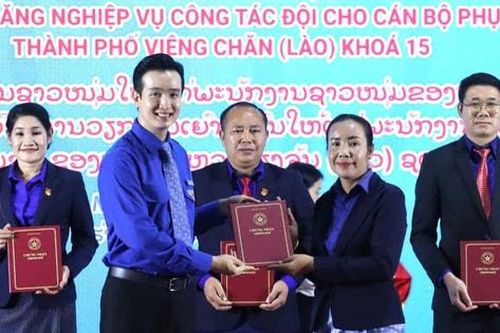 Cán bộ Thành đoàn Viêng Chăn hoàn thành khóa bồi dưỡng nghiệp vụ tại Hà Nội