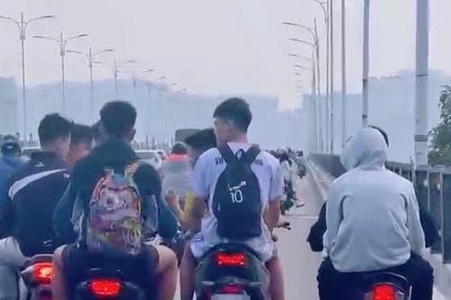 Hà Nội: Xử lý nhóm thanh niên 'đầu trần', dàn hàng ngang trên cầu Vĩnh Tuy