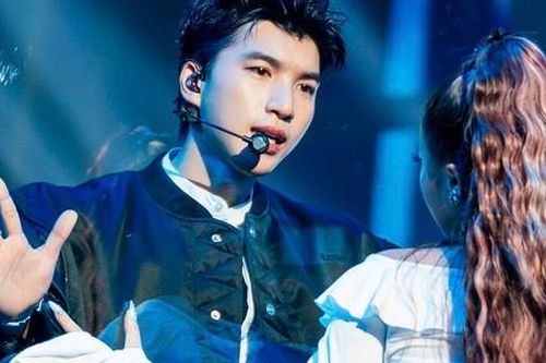 HIEUTHUHAI, Văn Mai Hương biểu diễn cùng ca sĩ giành 17 giải Grammy tại đại nhạc hội 8Wonder Winter 2025