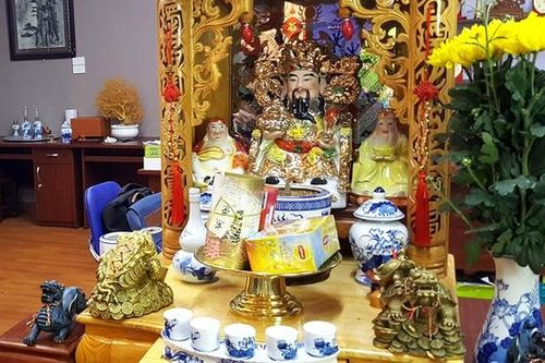 Tại sao ban Thần tài thờ dưới đất