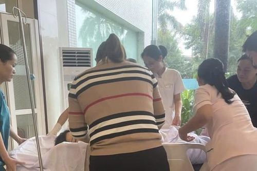 Huế: Điều dưỡng bệnh viện và người đi đường kịp thời giúp sản phụ 'vượt cạn' giữa mưa lũ