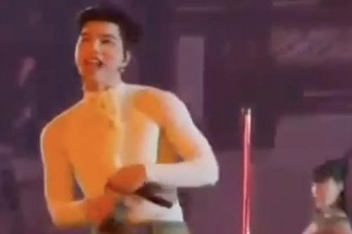 Âm nhạc lệch chuẩn và 'vũng lầy giải trí rẻ tiền'