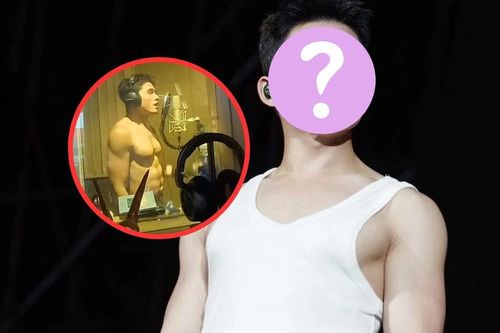Một Anh tài vừa thu âm vừa khoe cơ bụng săn chắc, fan khen giọng hát 'nịnh mắt'
